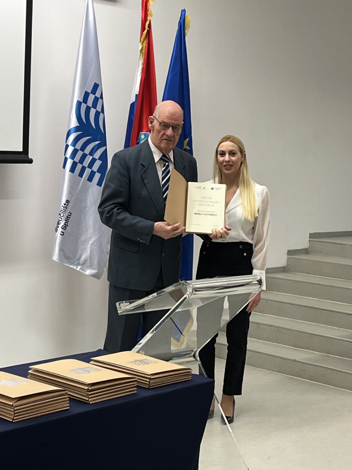 Tri EFST aluma s priznanjima ASUS-A!